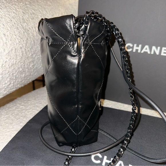 🌴SOLD🌴 NWT FULL SET Chanel 22 Mini SO BLACK Lambskin leather 24C New Release - Picture 4 of 8